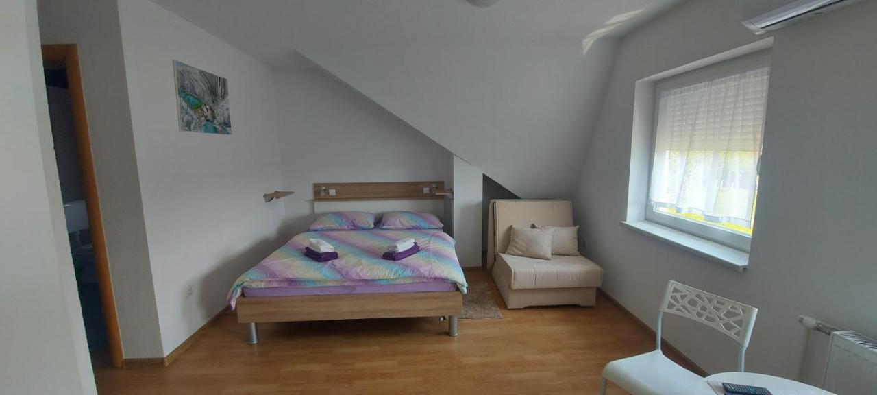 Guesthouse Miha Rakovica Exterior photo